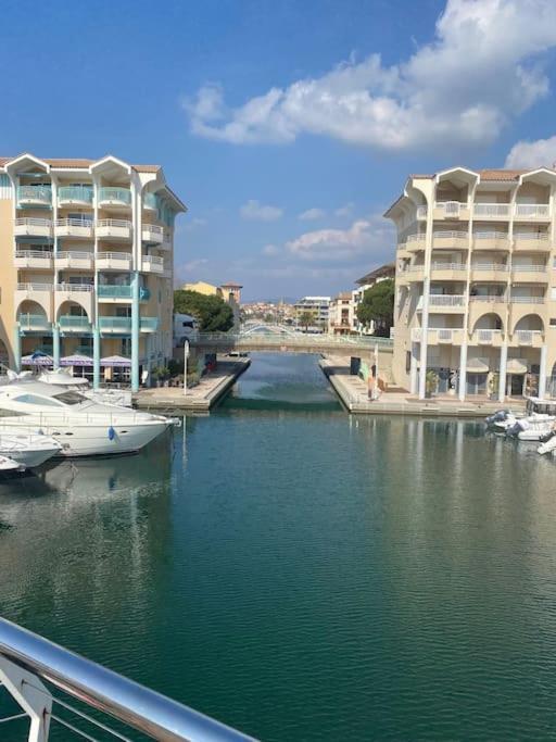 Appt 2 Pieces Port Frejus - Mega Terrasse + Garage Apartment Exterior foto
