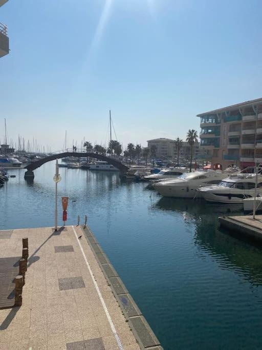 Appt 2 Pieces Port Frejus - Mega Terrasse + Garage Apartment Exterior foto